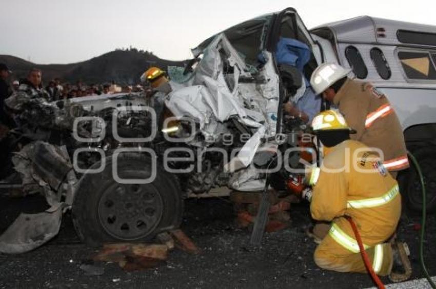 MUERE HOMBRE PRENSADO EN VIA ATLIXCAYOTL
