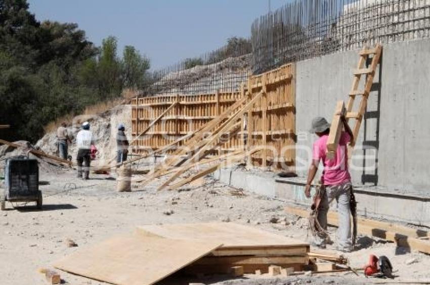 OBRAS EN PASEO DEL ATOYAC