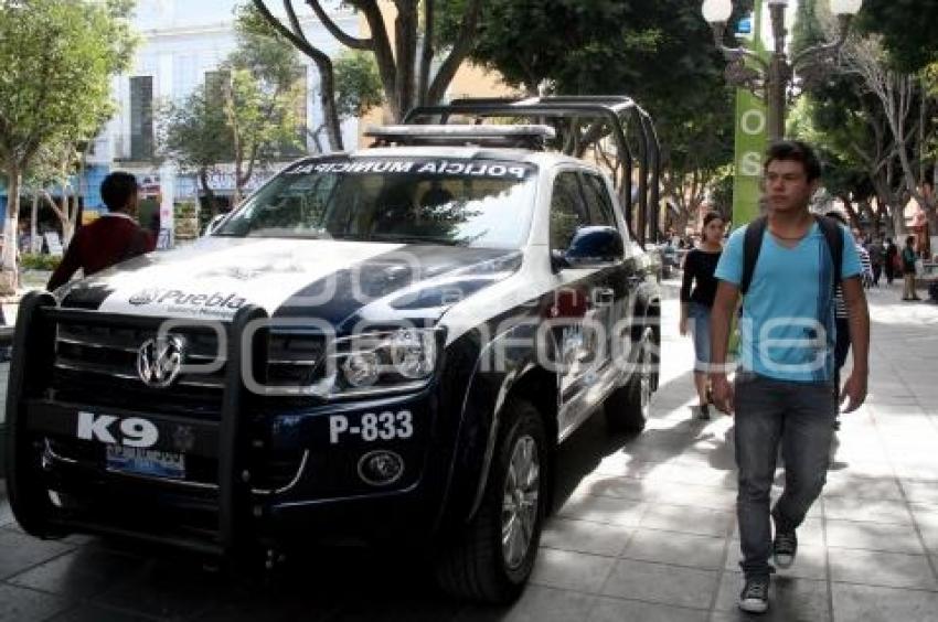 POLICÍAS EN LA CALLE 5 DE MAYO