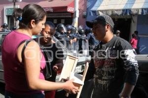 POLICÍAS. OPERATIVO CONTRA AMBULANTE