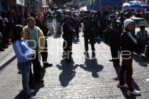 POLICÍAS. OPERATIVO CONTRA AMBULANTES