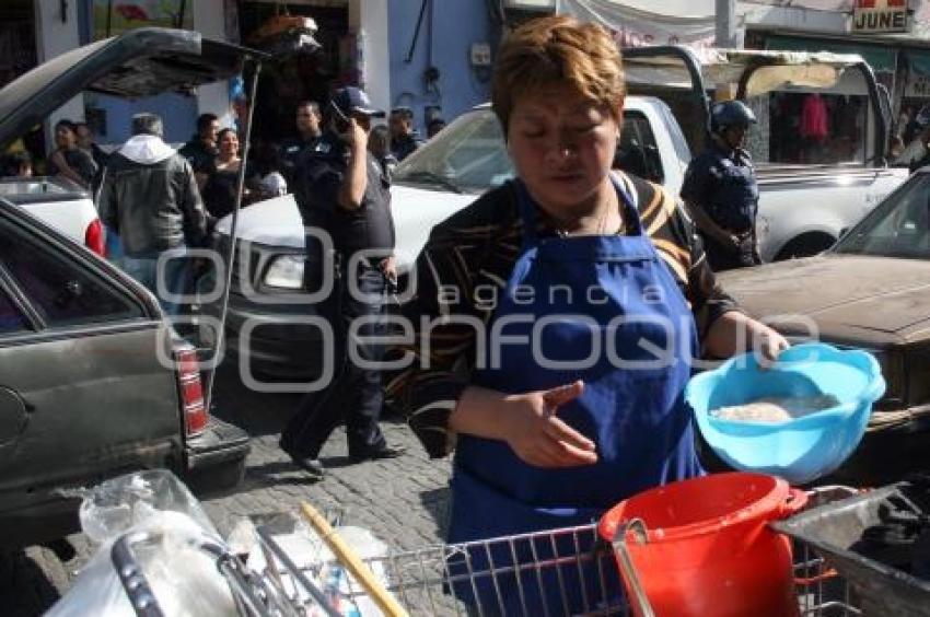 POLICÍAS. OPERATIVO CONTRA AMBULANTE