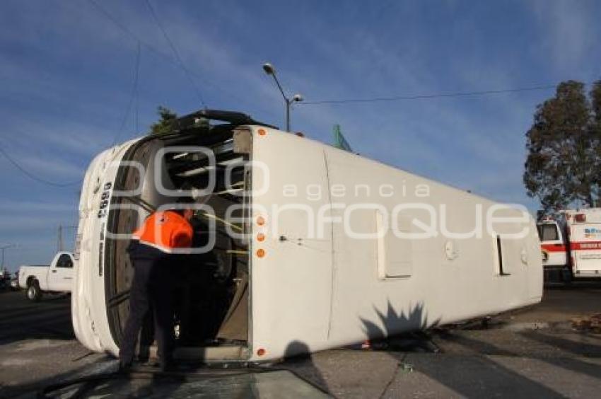 VOLCADURA DE CAMIÓN EN 11 SUR