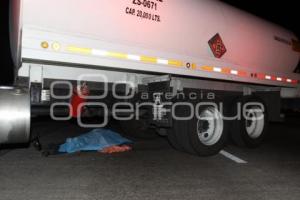 MUERE HOMBRE ATROPELLADO PIPA DE GASOLINA