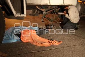MUERA HOMBRE ATROPELLADO POR PIPA GASOLINA