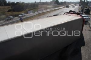 VOLCADURA TRÁILER EN VÍA CORTA A SANTA ANA