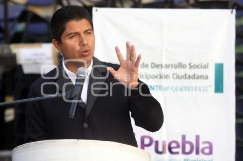 EDUARDO RIVERA ENTREGÓ MOBILIARIO A ESCUELAS