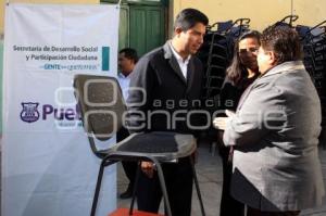 EDUARDO RIVERA ENTREGÓ MOBILIARIO A ESCUELAS