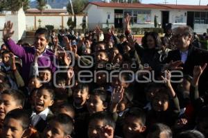 EDUARDO RIVERA ENTREGÓ DESAYUNADOR EN SAN MIGUEL ESPEJO