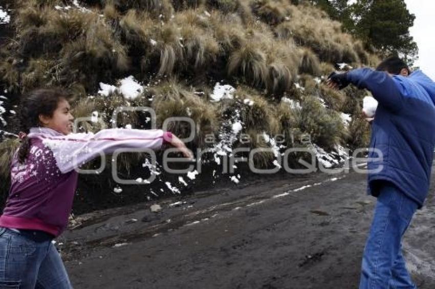 NIEVE EN EL POPOCATÉPETL