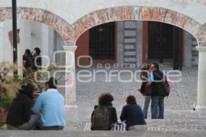 NOVIOS EN LOS JARDINES DEL CENTRO DE CONVENCIONES