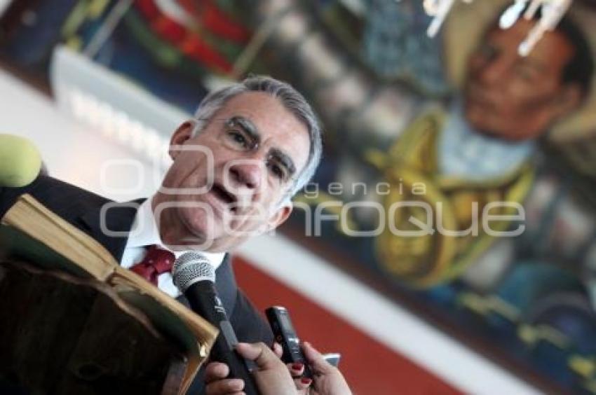 PACO FRAILE  INAUGURÓ BIBLIOTECA IMSS