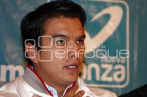 GERARDO ISLAS. YO ME CONECTO