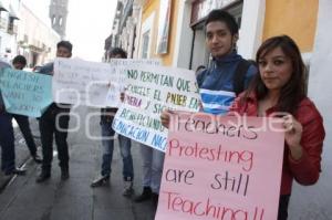 MANIFESTACIÓN MAESTROS DE INGLES