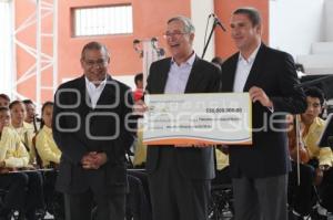 ENTREGAN LA CONSTANCIA A FUNDACIÓN AZTECA