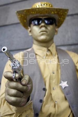 ESTATUA HUMANA SHERIFF