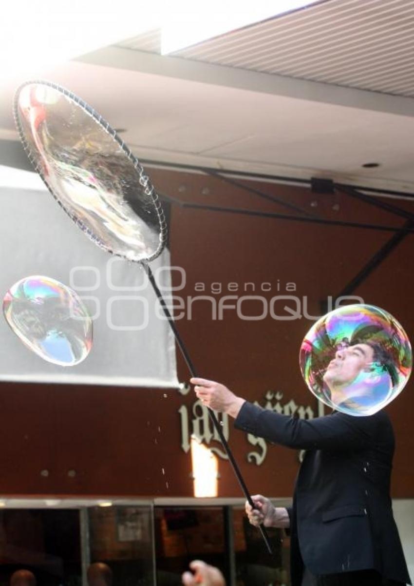 ESPECTACULO GAZILLION BUBBLE SHOW