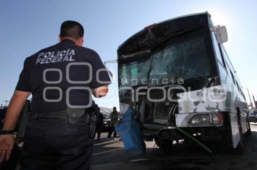 CHOQUE ENTRE TRÁILER Y CAMIÓN