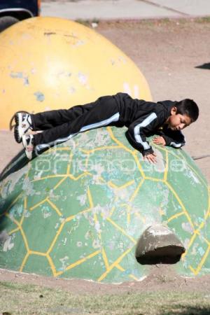 NIÑOS JUGANDO