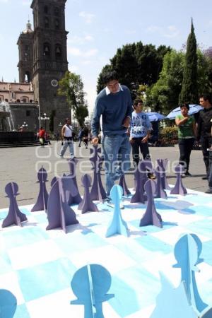 JUEGO DE AJEDREZ GRANDE