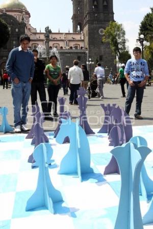 JUEGO DE AJEDREZ GRANDE