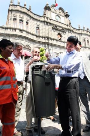 COLOCACIÓN BOTES PAPELEROS