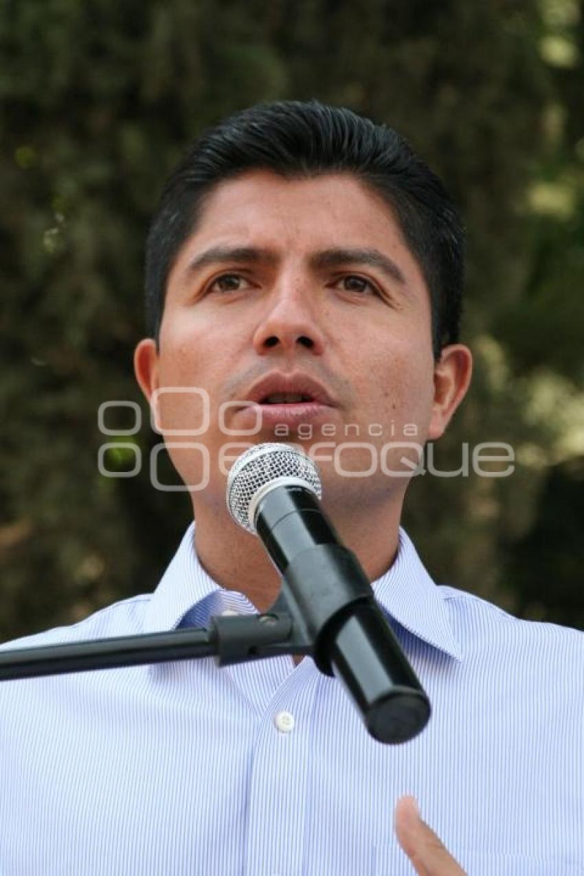 COLOCACIÓN BOTES PAPELEROS