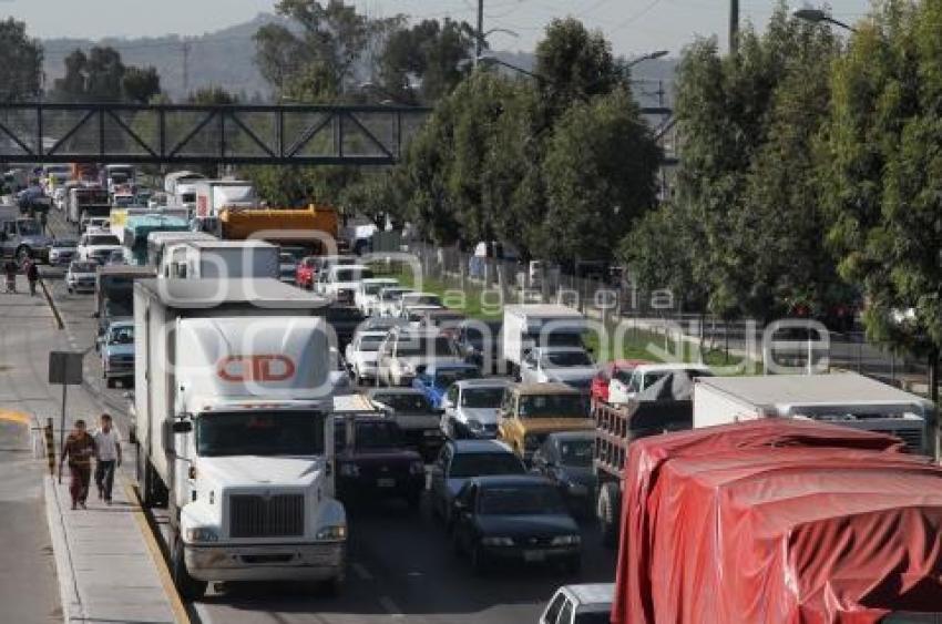 CAOS VIAL POR CIERRE EN AUTOPISTA POR OBRAS VIADUCTO