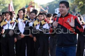 EDUARDO RIVERA INAUGURÓ GIMNASIO