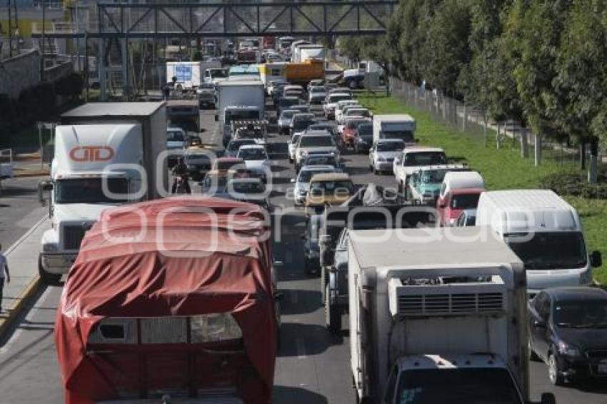 CAOS VIAL POR CIERRE EN AUTOPISTA POR OBRAS VIADUCTO