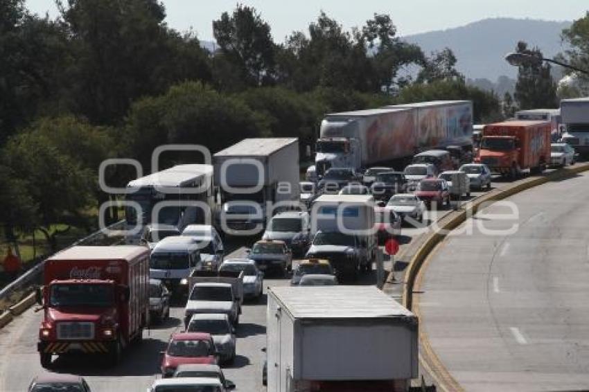 CAOS VIAL POR CIERRE EN AUTOPISTA POR OBRAS VIADUCTO