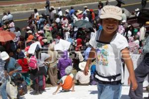 CIERRAN CARRETERA HABITANTES OCOYUCAN