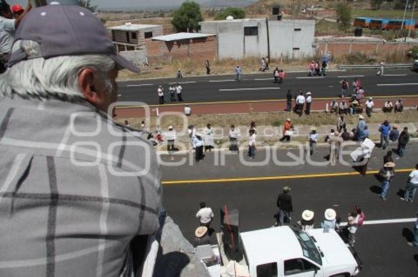 CIERRAN CARRETERA HABITANTES OCOYUCAN