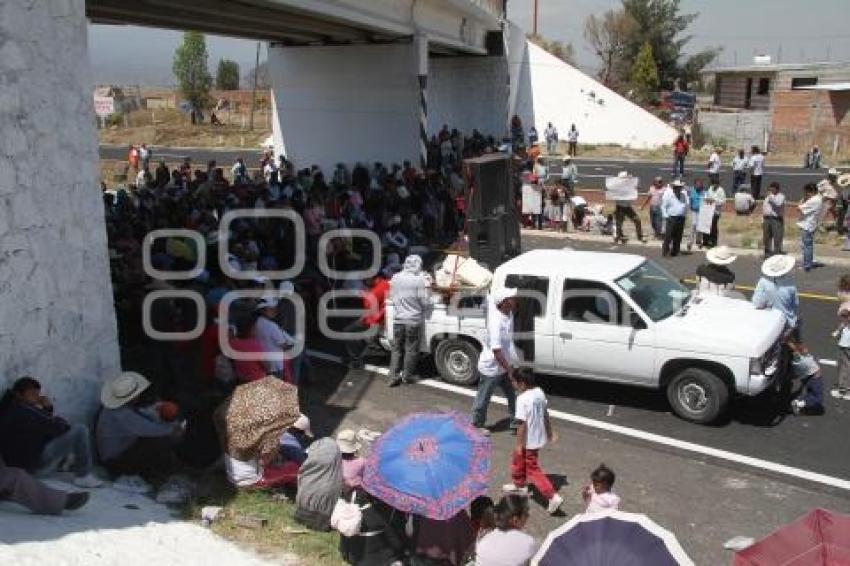 CIERRAN CARRETERA HABITANTES OCOYUCAN