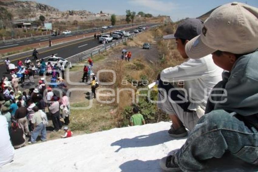 CIERRAN CARRETERA HABITANTES OCOYUCAN