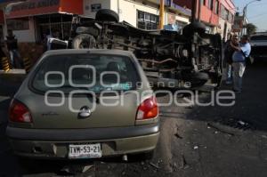 VOLCADURA EN 17 SUR Y 19 PONIENTE