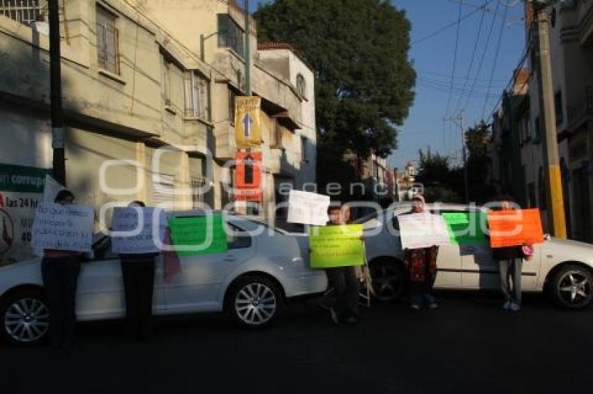 VECINOS CIERRAN 20 Y 22 ORIENTE