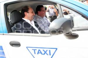 SEGUNDA ENTREGA TAXIS POR MOTO TAXIS