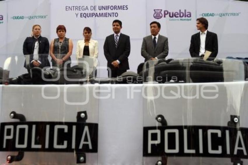 ENTREGA UNIFORMES Y EQUIPO SEGURIDAD PÚBLICA MPAL