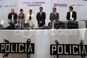 ENTREGA UNIFORMES Y EQUIPO  SEGURIDAD PÚBLICA MPAL