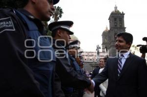 ENTREGA UNIFORMES Y EQUIPO SEGURIDAD PÚBLICA MPAL