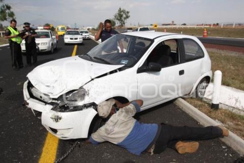 VOLCADURA AUTO VÍA ATLIXCÁYOTL