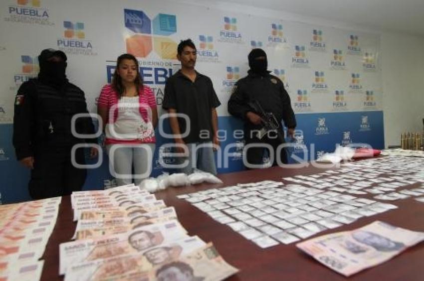 PRESENTAN A DOS DETENIDOS CON DROGA Y BILLETES FALSOS