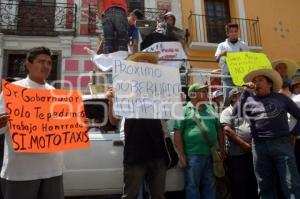 CARTELES MANIFESTACIÓN MOTOTAXIS