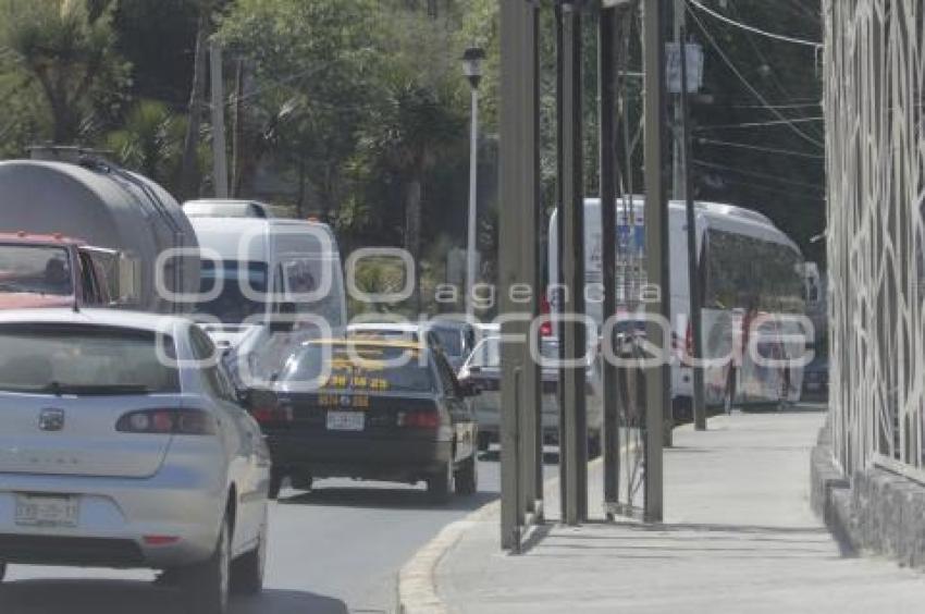 REJAS EN ACCESOS . CASA PUEBLA