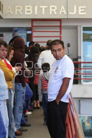 TRABAJADORES JOHNSON CONTROLS ACUDEN A JUNTA LOCAL DE CONCILIACIÓN