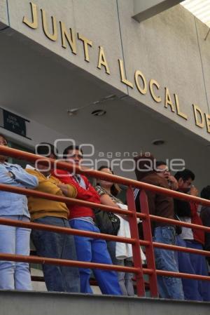 TRABAJADORES JOHNSON CONTROLS ACUDEN A JUNTA LOCAL DE CONCILIACIÓN