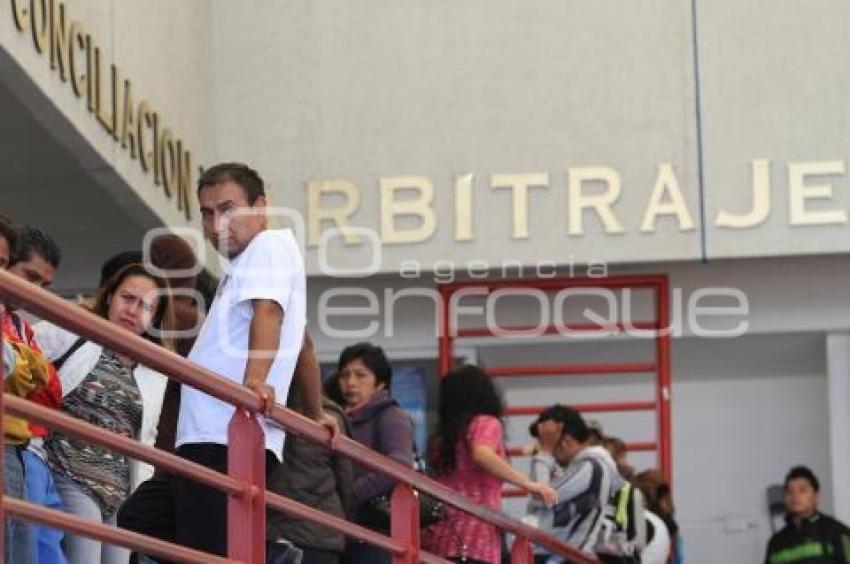 TRABAJADORES JOHNSON CONTROLS ACUDEN A JUNTA LOCAL DE CONCILIACIÓN