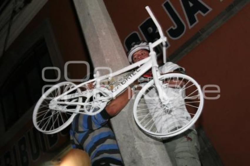 BICICLETA BLANCA