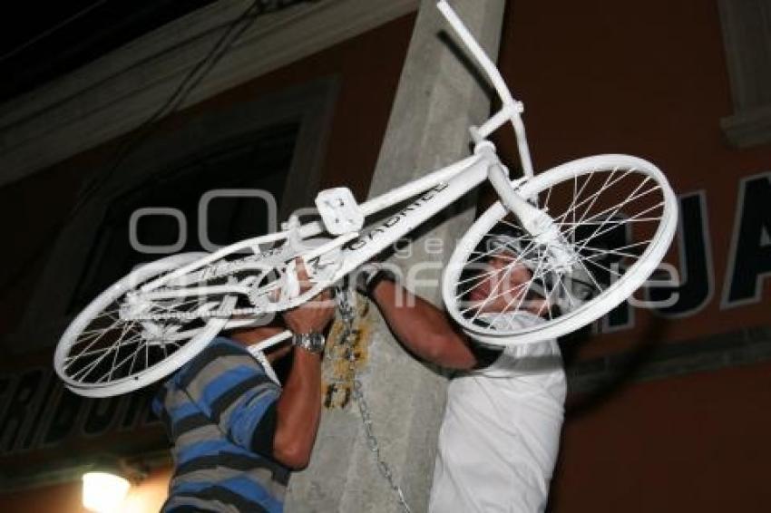 BICICLETA BLANCA